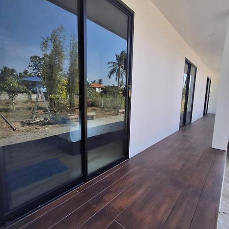 Homlomchomsuan หอมลมชมสวน Appartement Ban Mai  Buitenkant foto