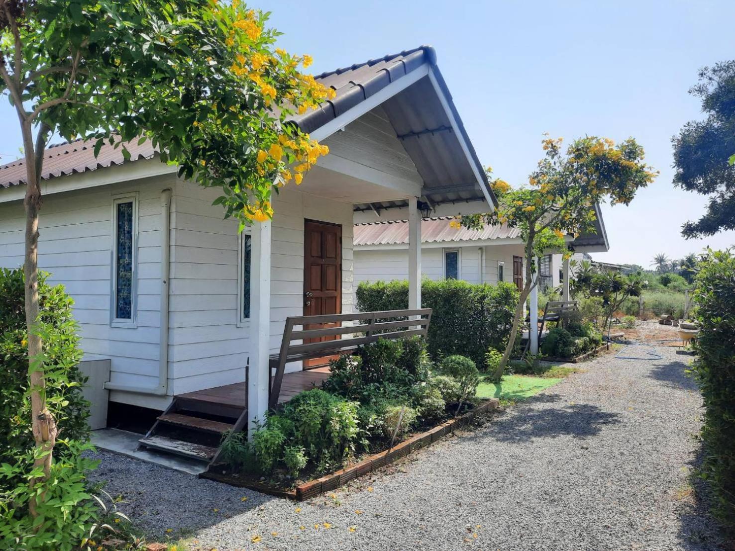 Homlomchomsuan หอมลมชมสวน Appartement Ban Mai  Buitenkant foto