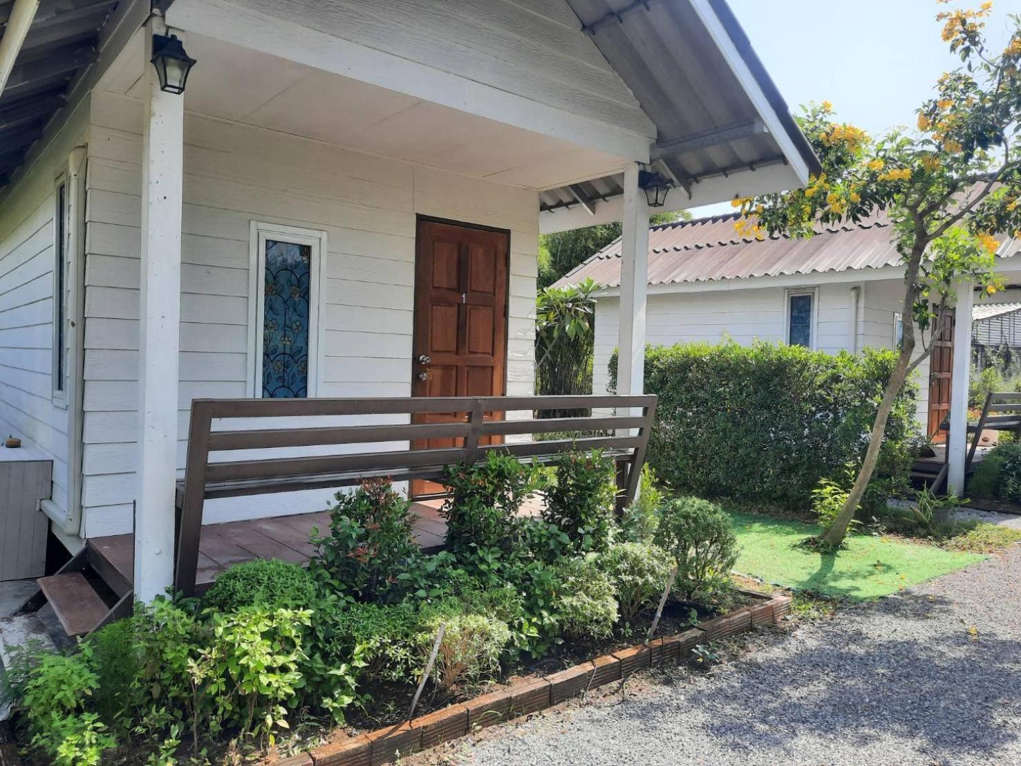 Homlomchomsuan หอมลมชมสวน Appartement Ban Mai  Buitenkant foto