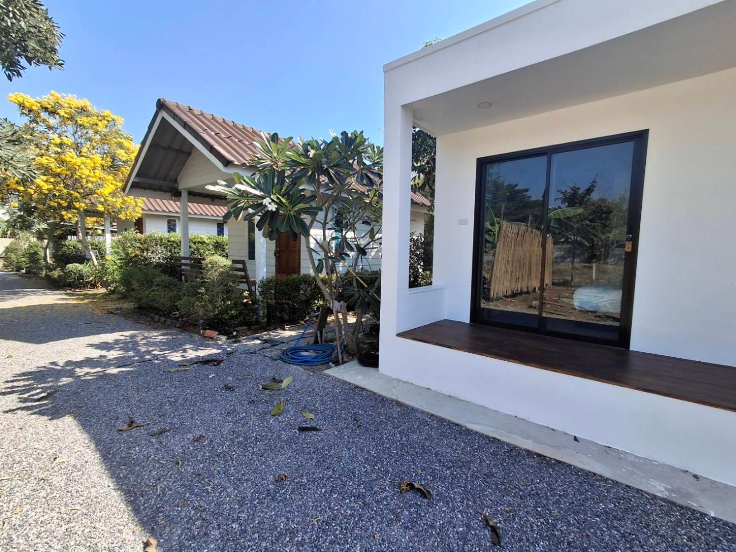 Homlomchomsuan หอมลมชมสวน Appartement Ban Mai  Buitenkant foto