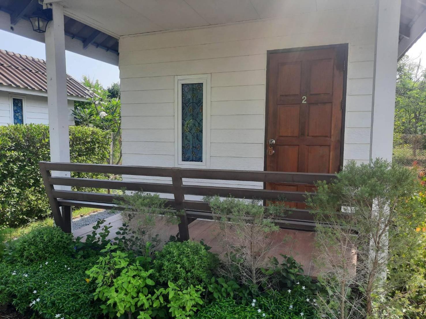 Homlomchomsuan หอมลมชมสวน Appartement Ban Mai  Buitenkant foto