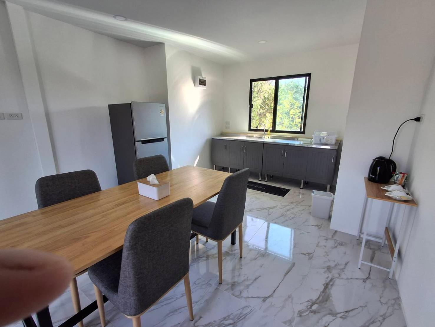 Homlomchomsuan หอมลมชมสวน Appartement Ban Mai  Kamer foto